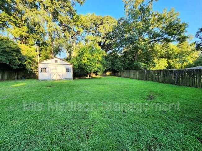 Building Photo - 102 Chippewa Dr