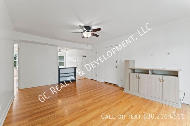 Building Photo - 6429 N Damen Ave