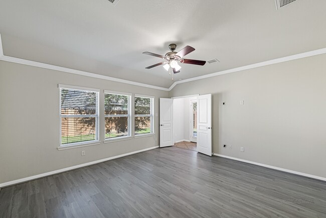 Building Photo - 4834 Oak Rambling Dr