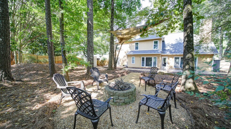 Building Photo - 680 Evening Pine Ln