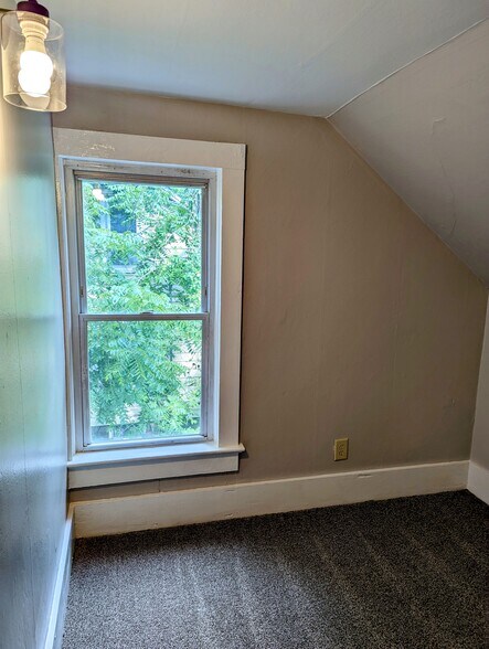 Office - 2242 Dixon St