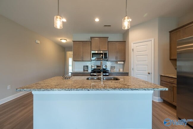Building Photo - 106 Elaina Grey Ct