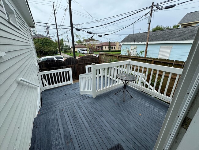 Building Photo - 807 8th St