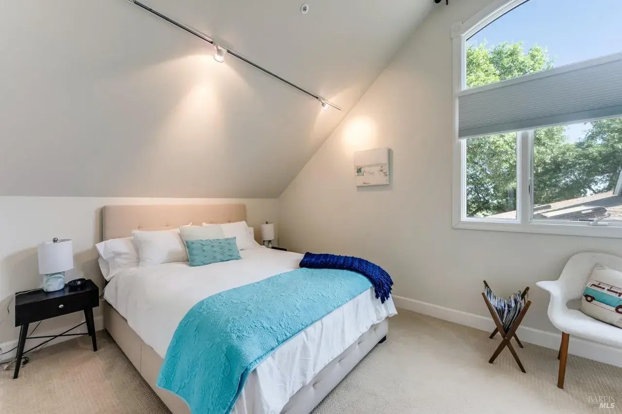 guest room - 2 - 150 Old Vine Ln