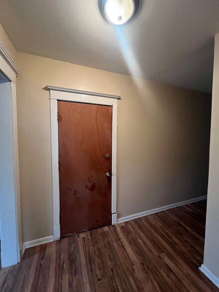 Building Photo - 138 W 70th St