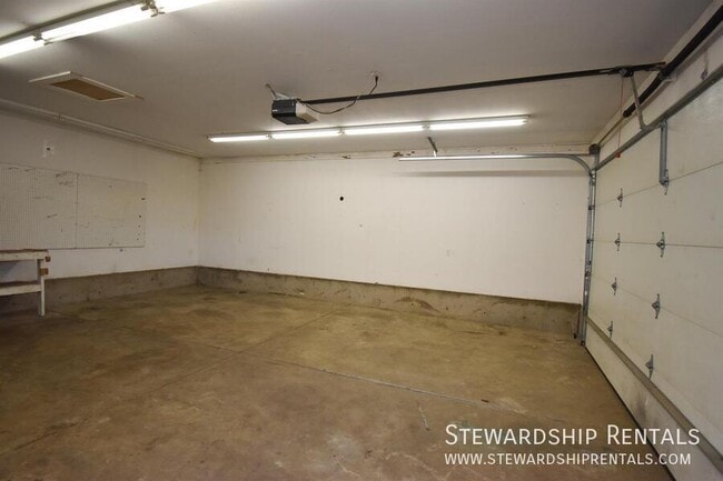 Building Photo - 195 N 9th St