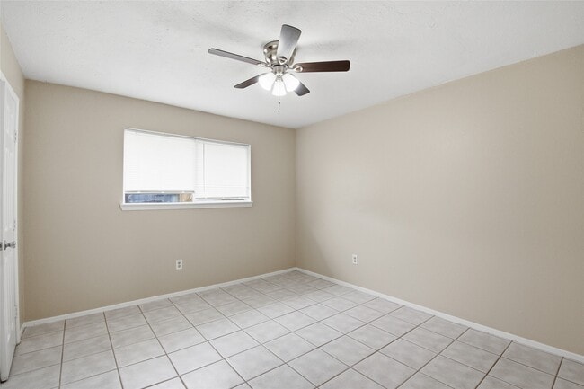 Building Photo - 6122 S Greenpark Dr