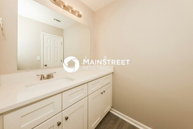 Building Photo - 4 Bedroom Pet-Friendly Home in Union City, GA with Main Street Renewal