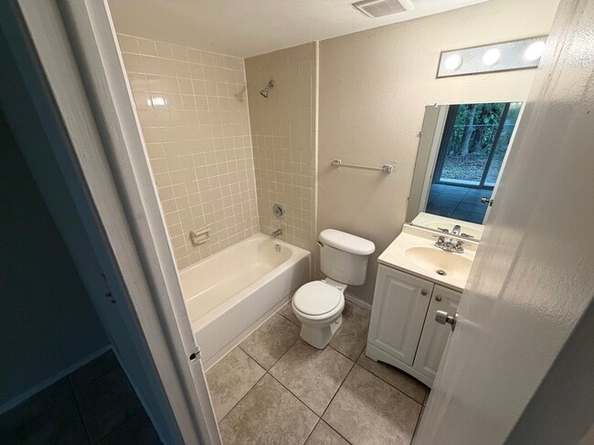 Building Photo - 7009 Waterside Dr