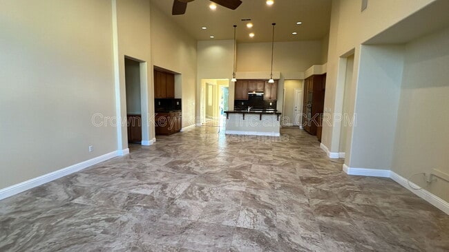 Building Photo - 724 Shelli St