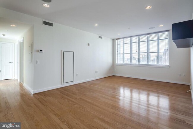 Building Photo - 111 S 15th St