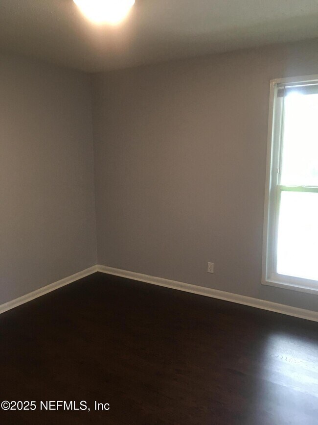 Building Photo - 3307 Mayflower St