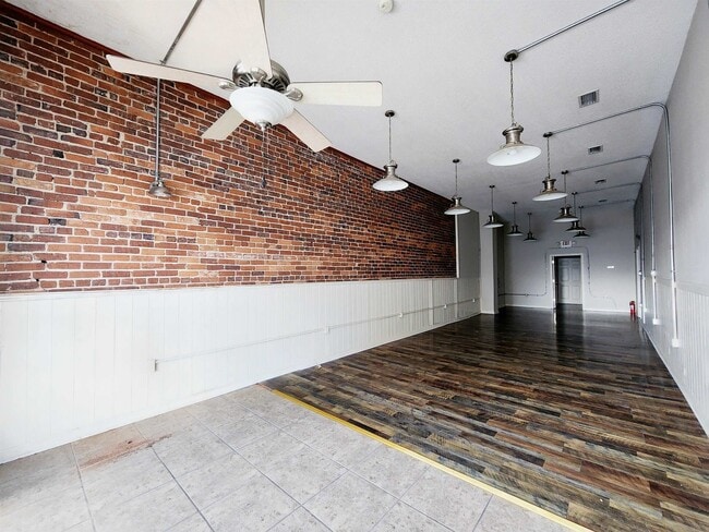 Building Photo - 111 1/2 E Green St