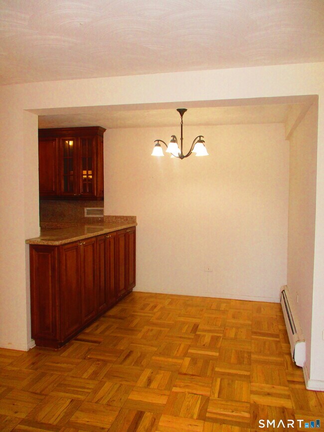 Building Photo - 87 Glenbrook Rd