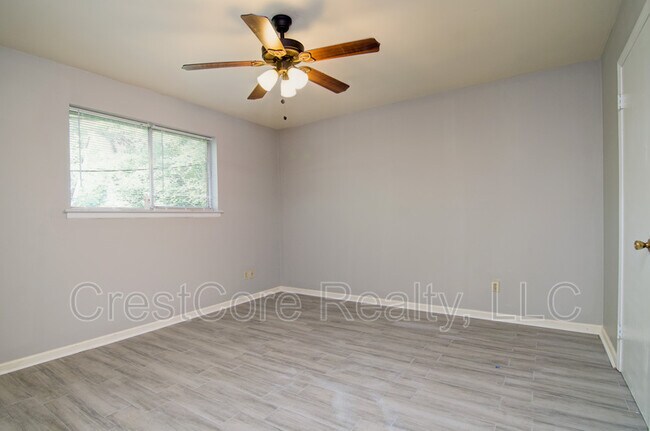 Building Photo - 21 Diana St