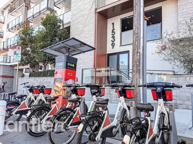 Building Photo - 1538 Purdue Ave