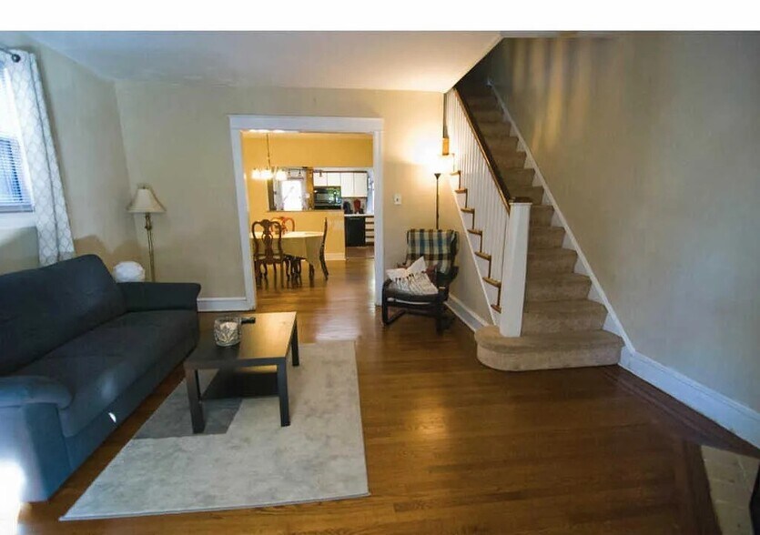 Building Photo - 327 Cheswold Rd