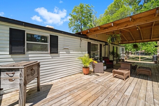 Building Photo - 350 Briar Dr