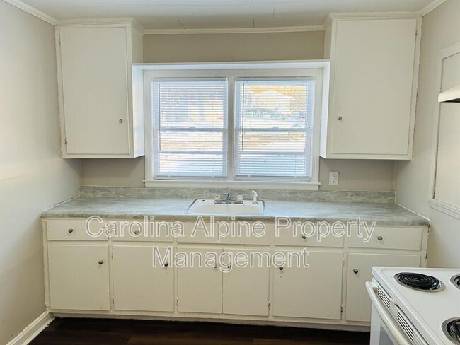 Building Photo - 309 E Gibbs St