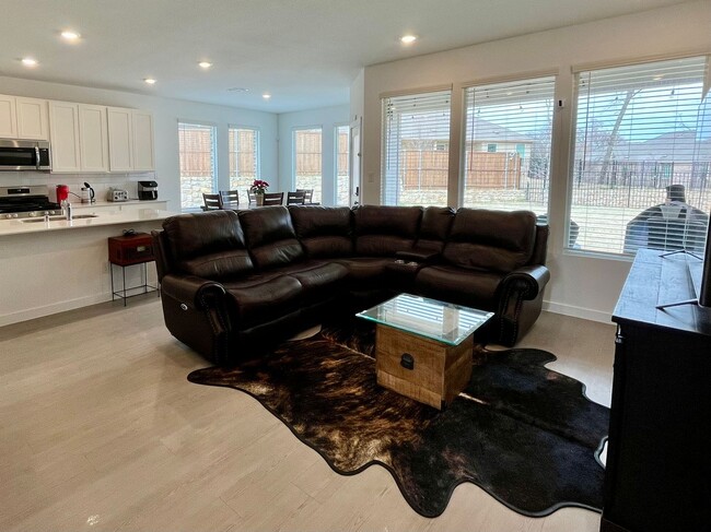 Building Photo - Beautiful Newer 3-2-2 with WOW Yard! May 2026 Move-in!