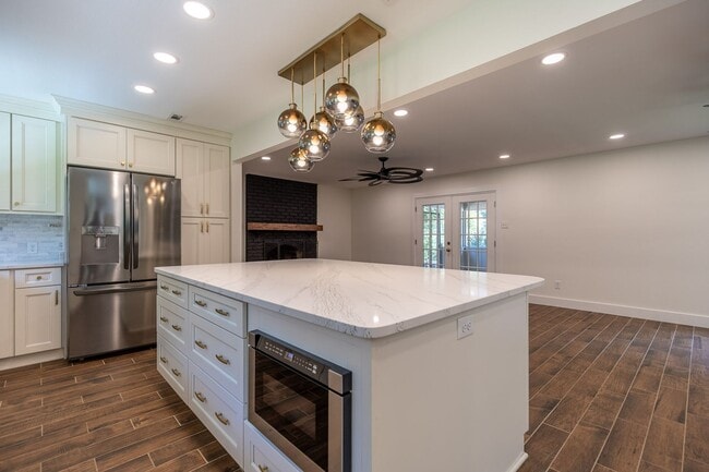 Building Photo - 10736 Pecan Dr