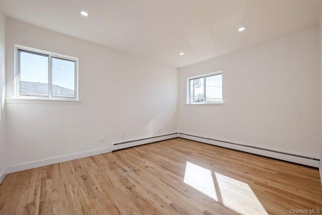 Building Photo - 482 Harbor Dr