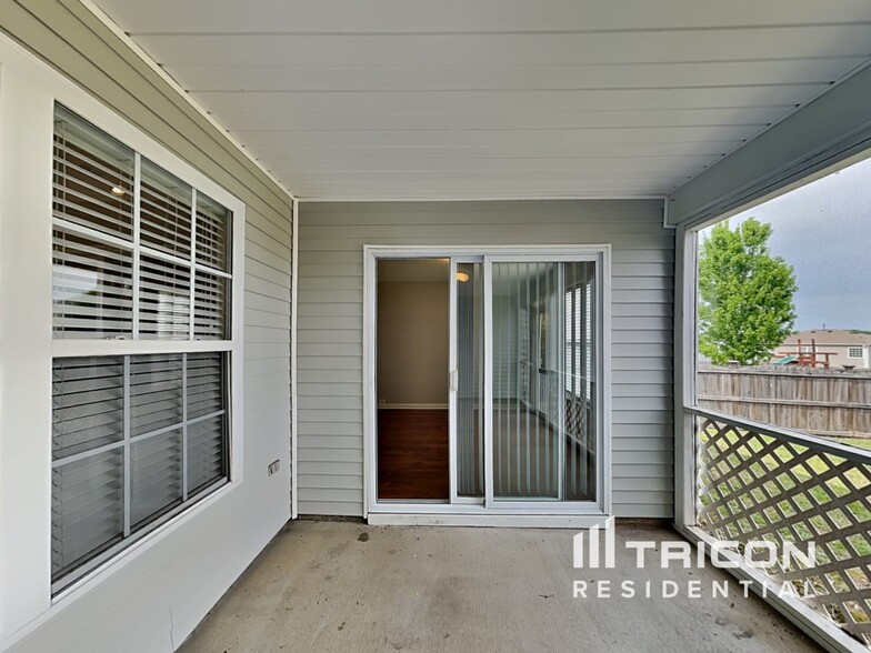 Building Photo - 300 Barnevelder Dr