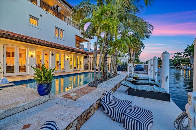 Building Photo - 625 Poinciana Dr