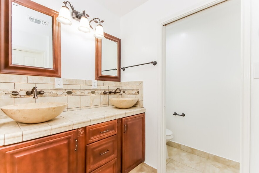 Building Photo - 18718 Timber Trace Dr