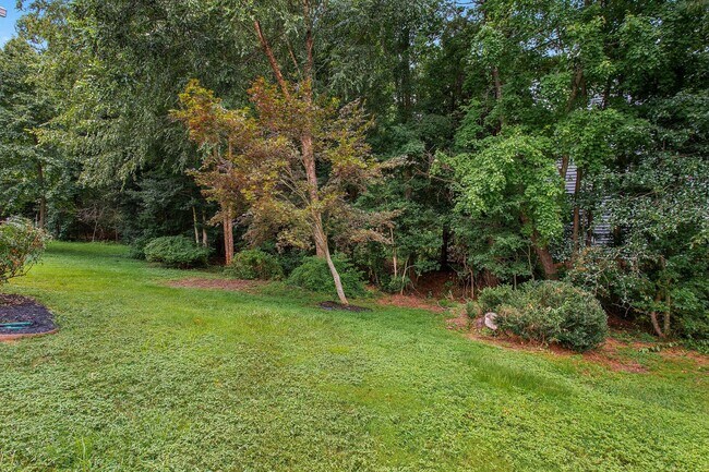 Building Photo - HAMPTON PARK - Pristine 4-5 bedroom home a...
