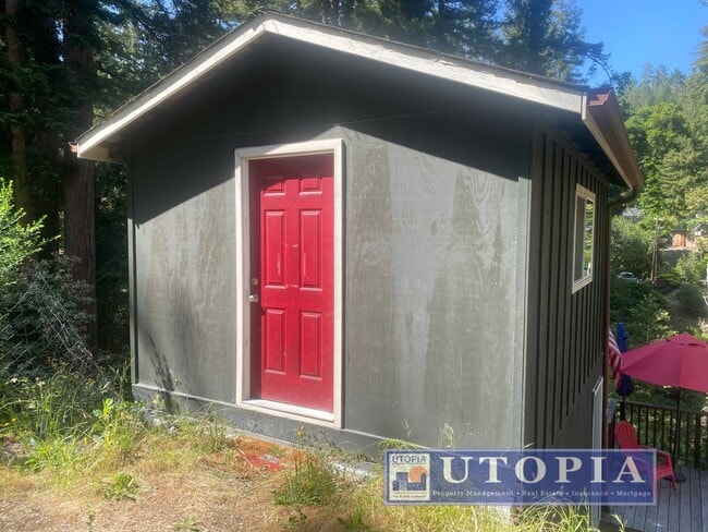 Building Photo - Gorgeous 4-bedroom, 2-bathroom Forest Lake Home with Deck, Office & Scenic Redwood Views