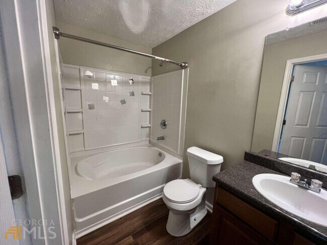 Building Photo - 13101 Fairington Ridge Cir