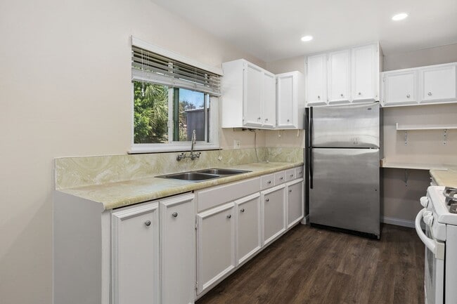 Building Photo - One level single family home in Clairemont...