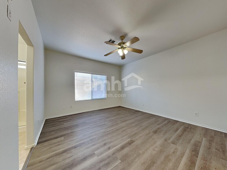 Building Photo - 2541 E La Costa Dr