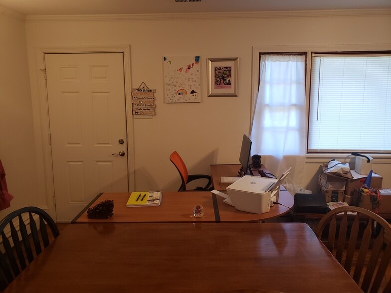 Building Photo - 1001 Shelby Dr