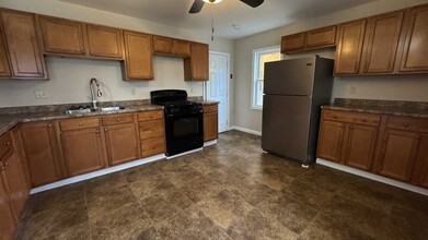 Building Photo - 14 Searle Ave