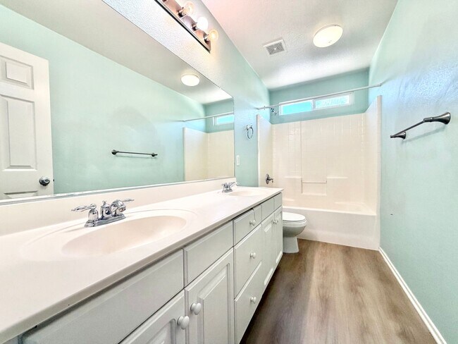 Building Photo - 46383 Vianne Ct