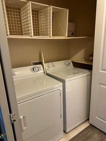 Building Photo - 7459 S Alkire St