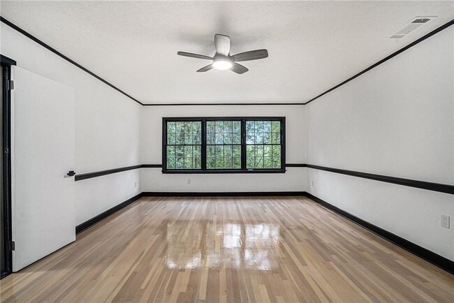 Building Photo - 788 Sherwood Rd N W