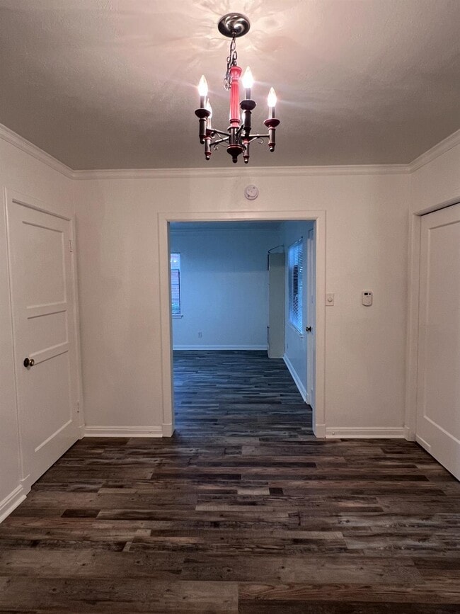 Building Photo - 1024 N Broadway St