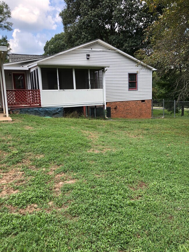 Building Photo - 826 Hillcroft Pl