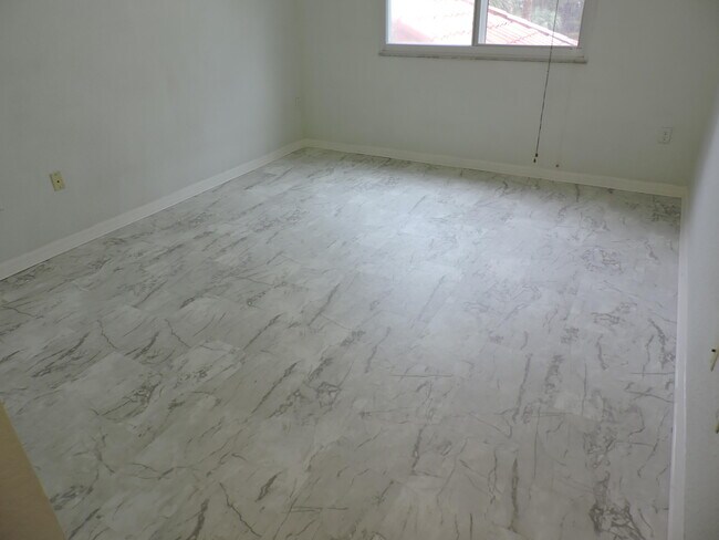 Building Photo - 11032 Legacy Dr