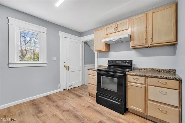 Building Photo - 412 W 28th St