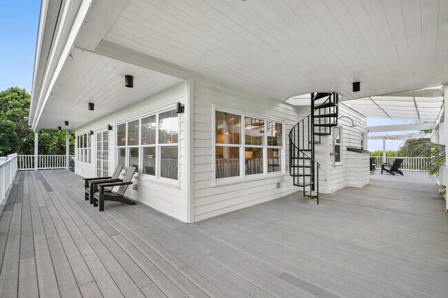 Building Photo - 12376 Jimmy Buffett Mem Hwy