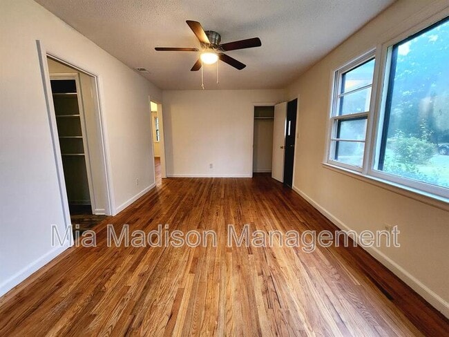 Building Photo - 105 Evora St
