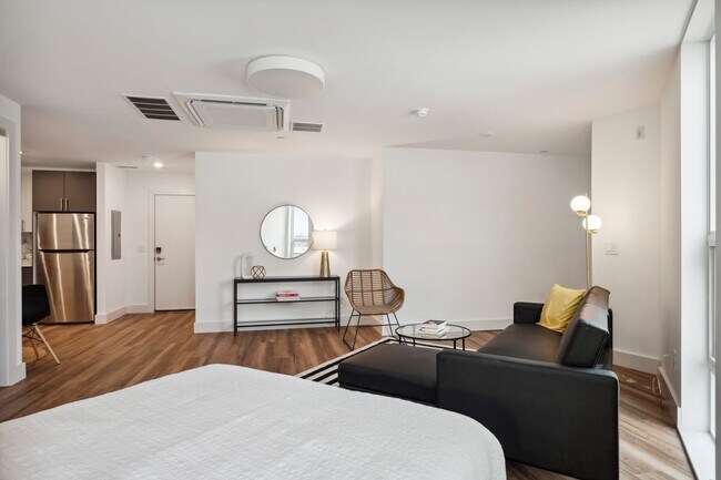 Building Photo - Bright Studio Apartment with large kitchen in Brewerytown!