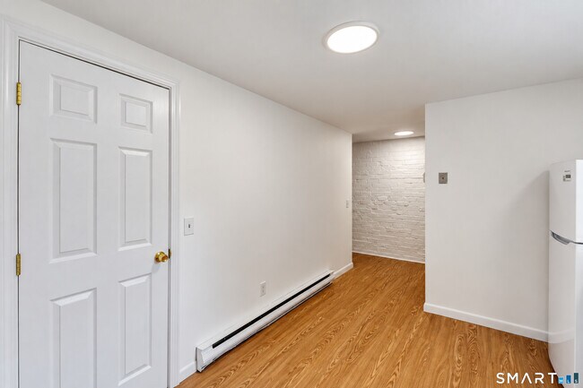 Building Photo - 19 Denlar Dr