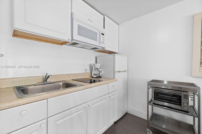 Building Photo - 530 Ocean Dr