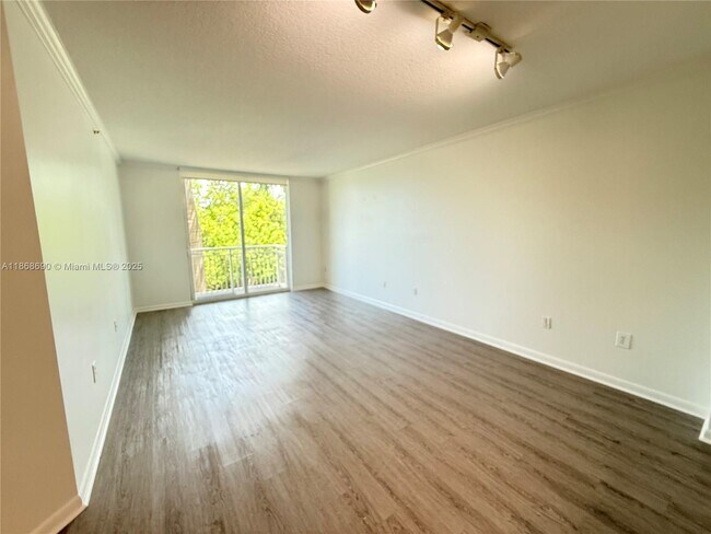 Building Photo - 2000 N Bayshore Dr