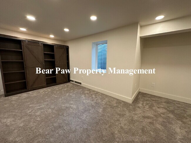 Building Photo - Spacious 4-Bed, 4.5-Bath Retreat in with B...